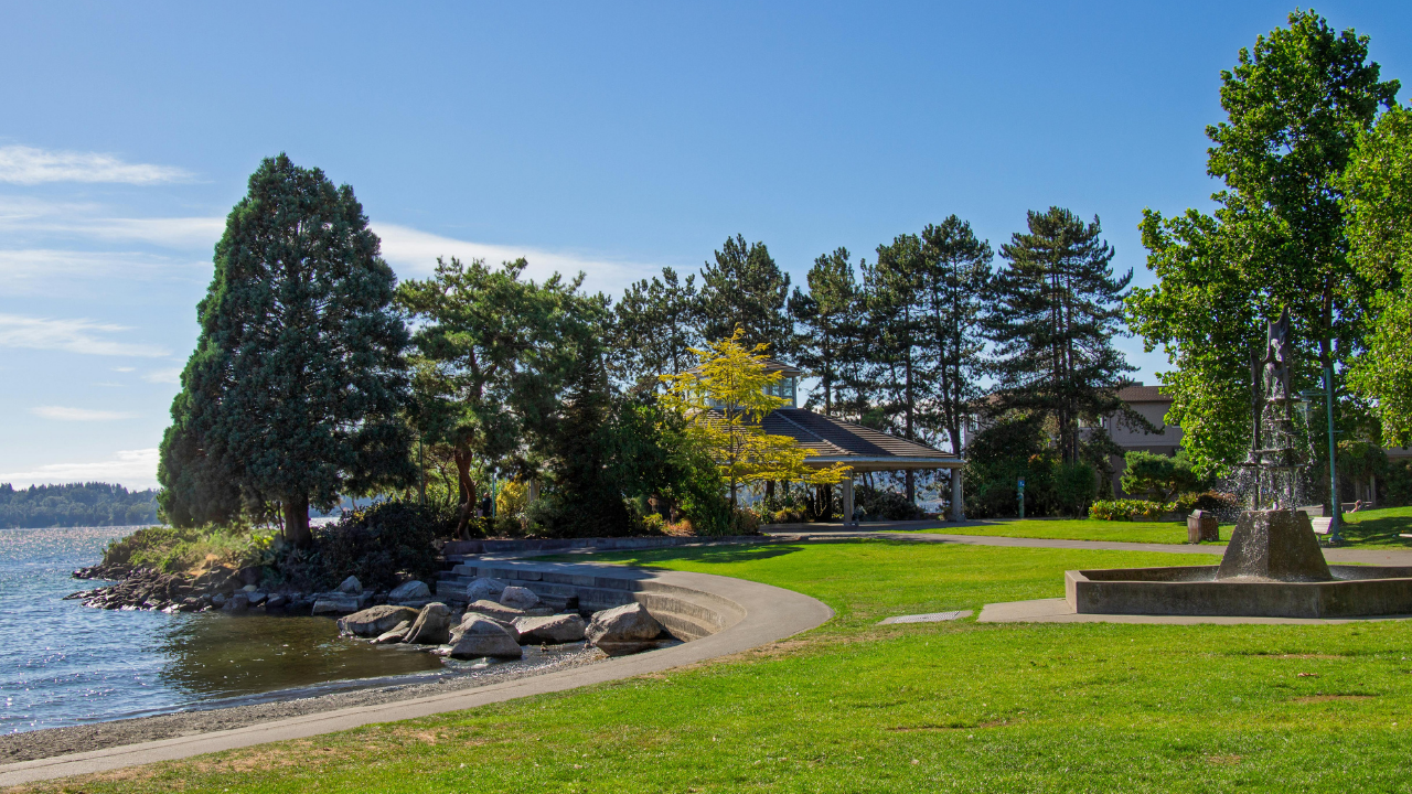 Waterfront park along Lake Washington in Kirkland